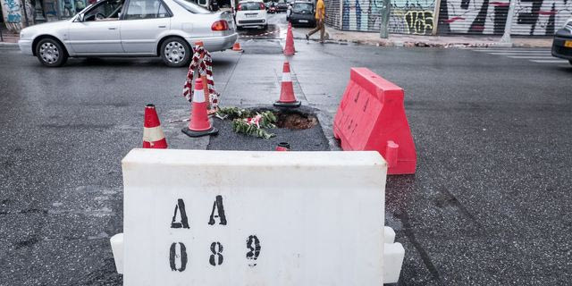 Σεπόλια: Καθίζηση οδοστρώματος λόγω θραύσης αγωγού – Διακοπή της κυκλοφορίας