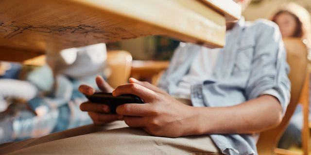 Κινητά στα σχολεία