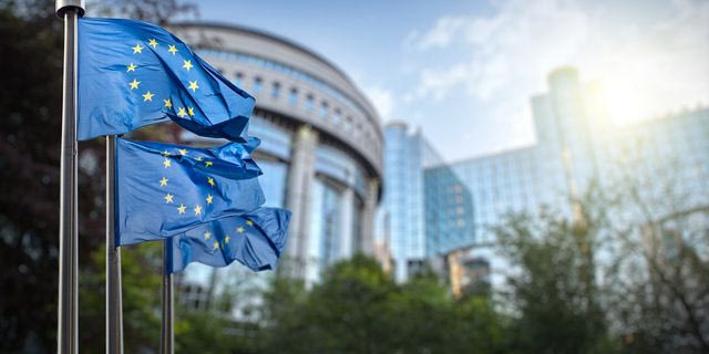 Το “ηλεκτροσόκ Τραμπ” ακυρώνει τον ευρωπαϊκό δημοσιονομικό “κορσέ”