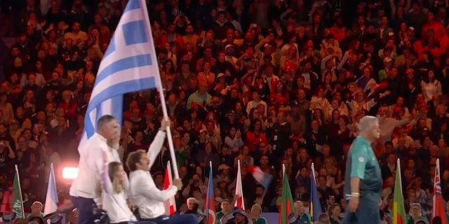 Παραολυμπιακοί Αγώνες – Τελετή Λήξης: Συγκίνηση στην είσοδο της ελληνικής αποστολής με σημαιοφόρους Τσαπατάκη – Σταματοπούλου