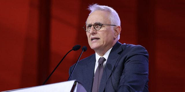 Ο Γιάννης Ραγκούσης