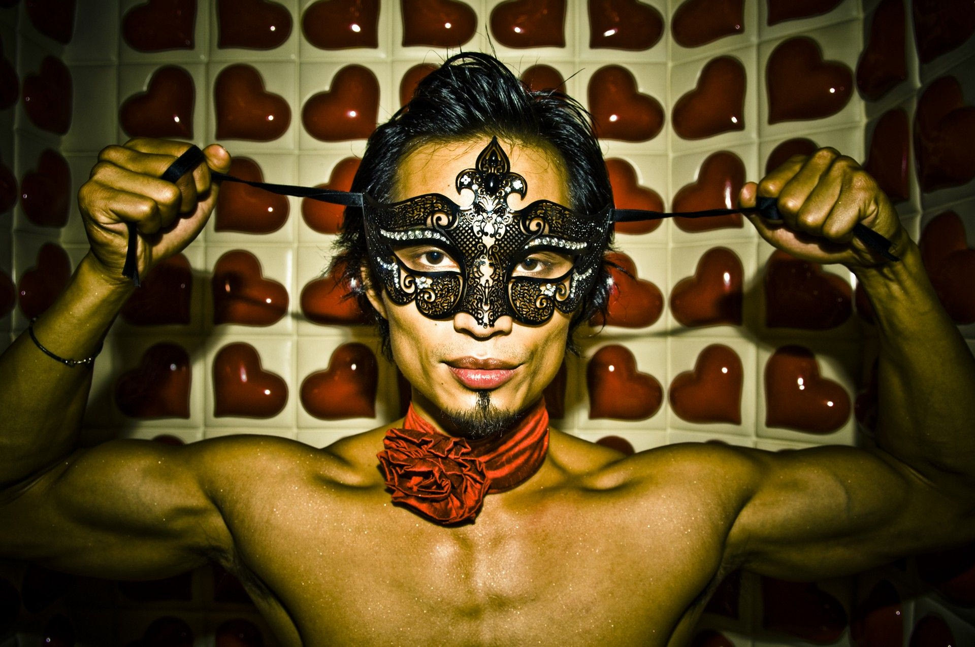 Feeld, το άγνωστο dating app για φετιχιστές και λάτρεις του BDSM