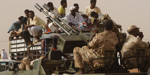 Πόλεμος στο Σουδάν: Μάχες στο Χαρτούμ – Σε φυγή τρέπονται εκατοντάδες οικογένειες