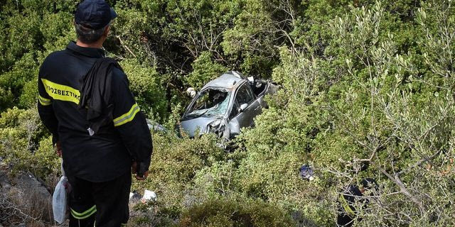 Πτώση ΙΧ σε γκρεμό