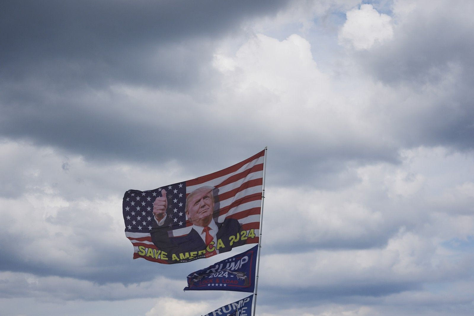 Σημαίες υπέρ του Τραμπ