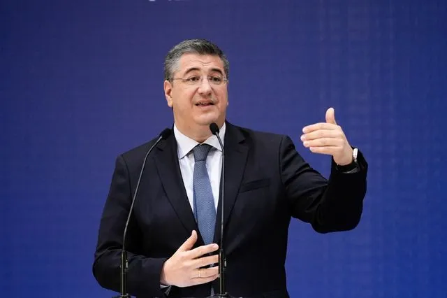 Ο Απόστολος Τζιτζικώστας