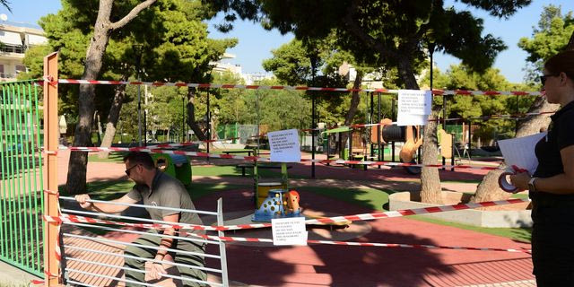 Βάρκιζα: Ηλικιωμένη έχασε τον έλεγχο του ΙΧ της και εισέβαλε σε παιδική χαρά