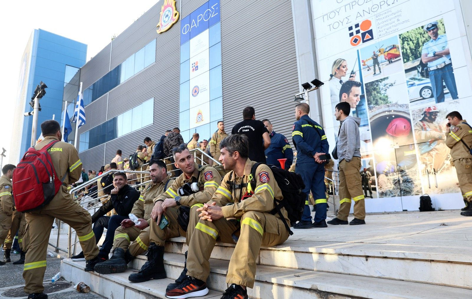 Εποχικοί Πυροσβέστες μέσα στο υπουργείο Πολιτικής Προστασίας