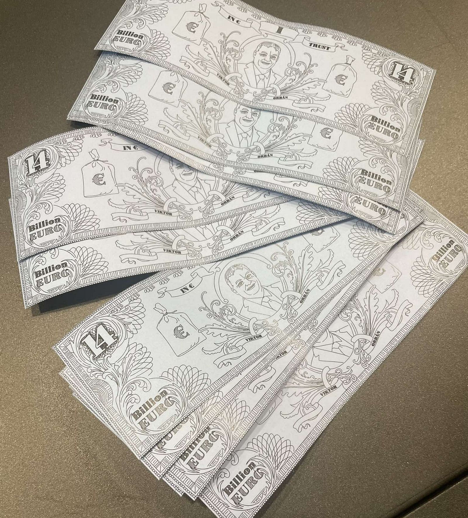 Ψεύτικα χαρτονομίσματα με τη μορφή του Βίκτορ Όρμπαν