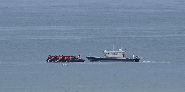 Μάγχη: Βρέφος πνίγηκε σε ναυάγιο – Διασώθηκαν 65 επιβάτες