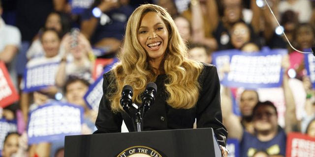 Η Beyoncé στην προεκλογική συγκέντρωση της Κάμαλα Χάρις στο Χιούστον