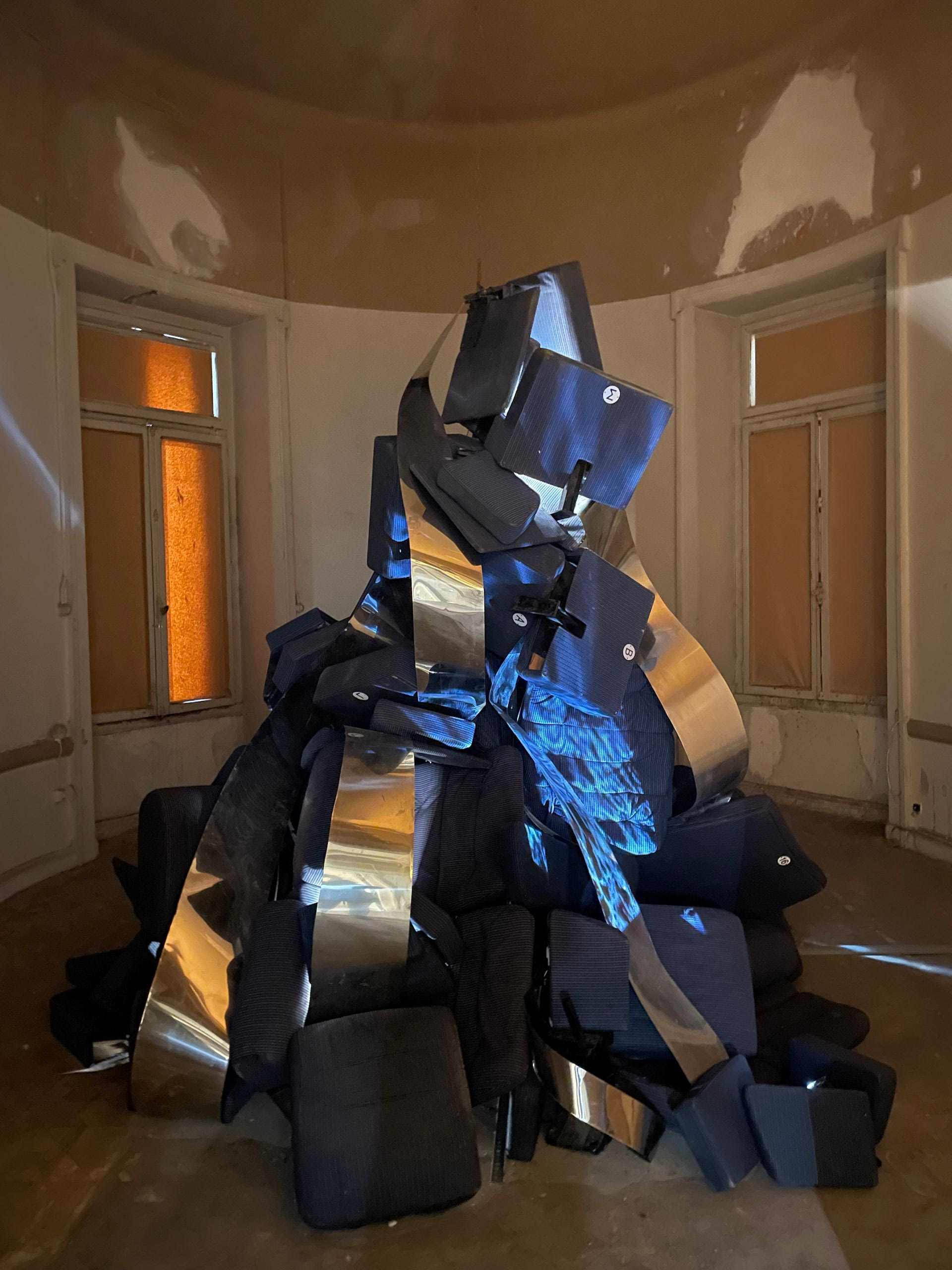 "Μνημείων Ψιθύρων" της Μαριάννας Στραπατσάκη