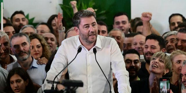 Ο Νίκος Ανδρουλάκης στην Χαριλάου Τρικούπη μετά την νίκη του στις εσωκομματικές εκλογές