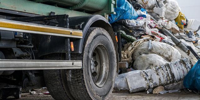 Ηράκλειο: Κάηκαν οκτώ απορριμματοφόρα του δήμου Μαλεβιζίου