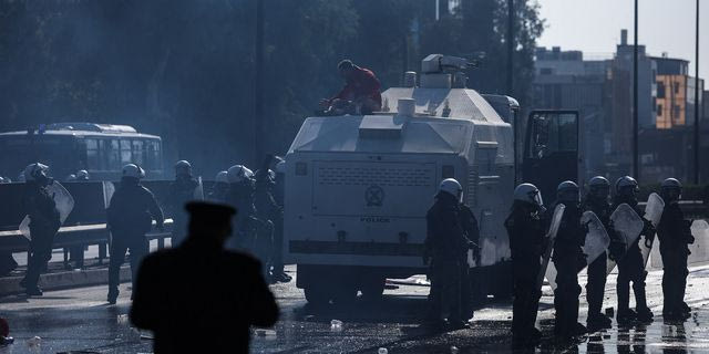 Αστυνομικοί έριξαν χημικά στους Πυροσβέστες