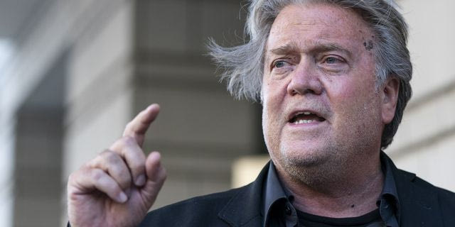 Ο Στιβ Μπάνον, πρώην σύμβουλος του Τραμπ, αποφυλακίστηκε μία εβδομάδα πριν από τις κάλπες