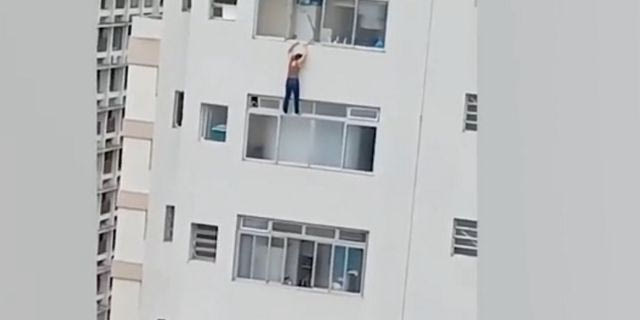 Το τέλειο καθάρισμα παραθύρων λίγο έλειψε να σκοτώσει μια Βραζιλιάνα