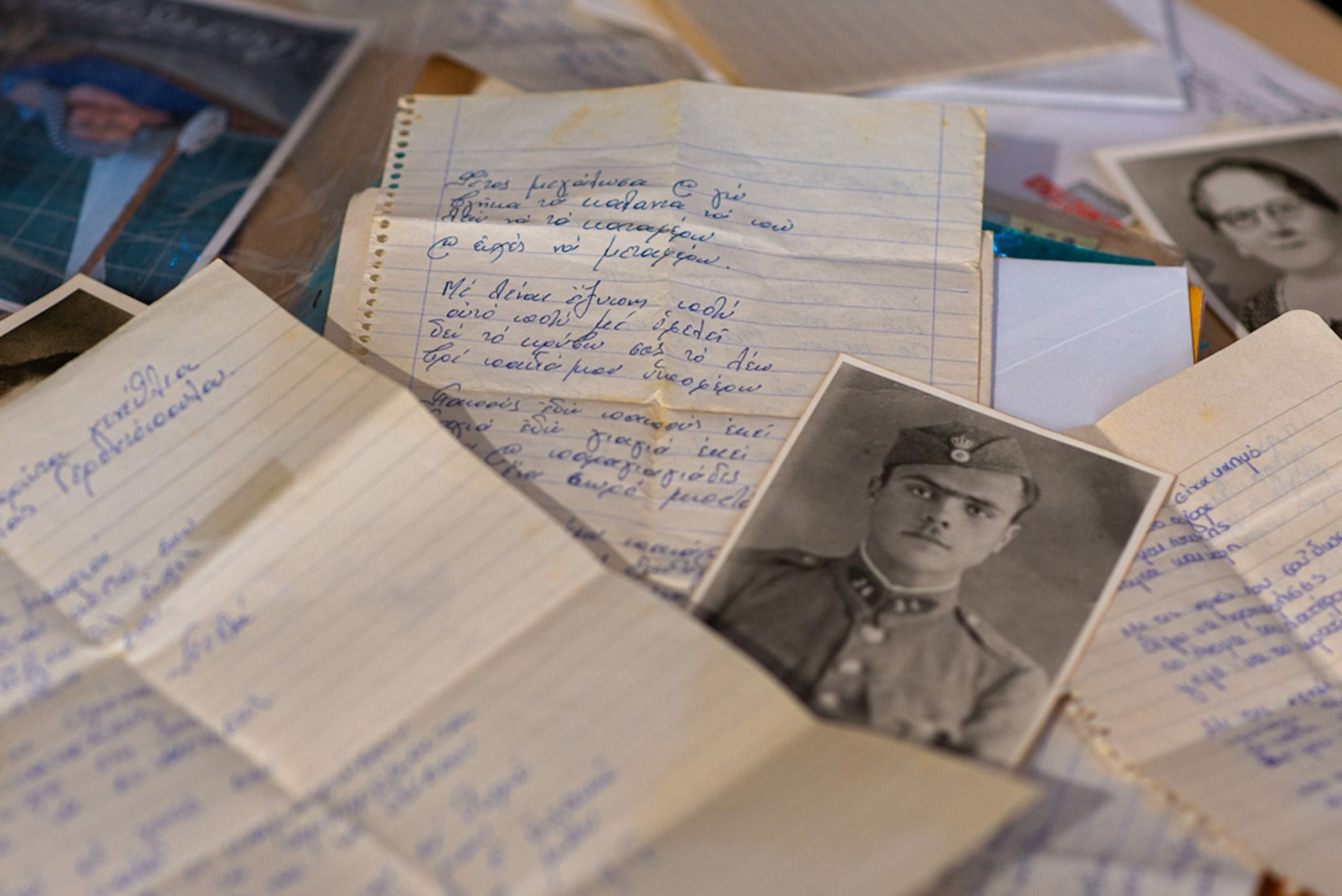 Σίφνος Τραγούδια - Φωτό. Γιάννης Κοντός © Μουσείο Κυκλαδικής ΤέχνηςΧειρόγραφο αρχείο καταγεγραμμένων τραγουδιών και εικόνες 