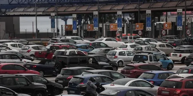 Αττική: Πάνω από 660.000 οχήματα έφυγαν τις ημέρες του Πάσχα
