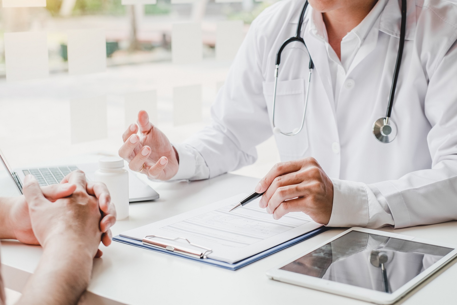 MedWatch: Πυρά από την αντιπολίτευση – “Κανένας αλγόριθμος δεν υποκαθιστά τον έλεγχο”
