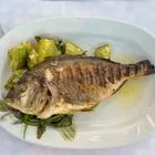 Λαβράκι στη σχάρα με λαχανικά