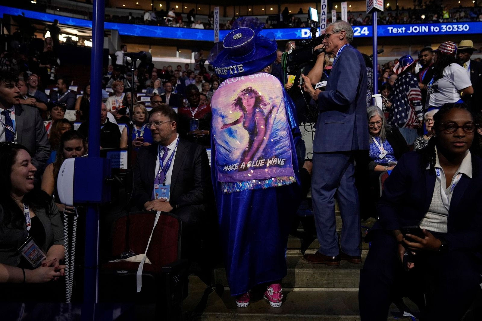 Η εκπρόσωπος του Μισισιπή, Kelly Jacobs, με καπέλο της Taylor Swift στο Συνέδριο των Δημοκρατικών