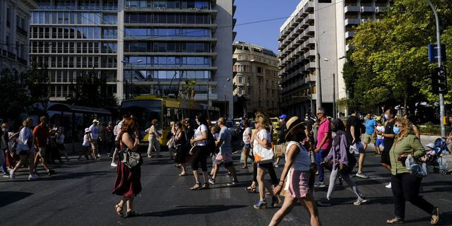 Αυξάνεται το δημόσιο χρέος