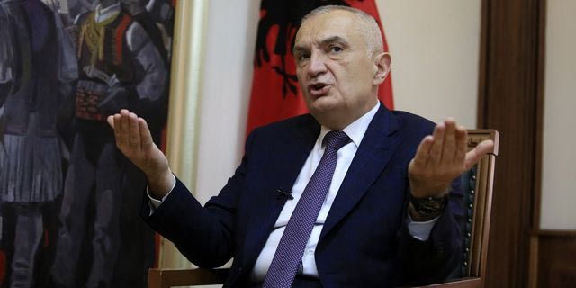 Αλβανία: Πάνοπλοι αστυνομικοί συλλαμβάνουν με βία τον πρώην πρόεδρο, Ιλίρ Μέτα – Βίντεο