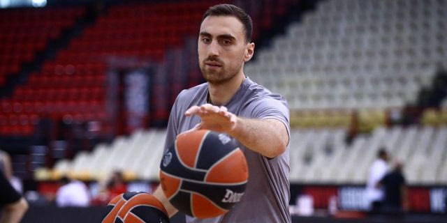 Ολυμπιακός: Προπονήθηκαν κανονικά Μιλουτίνοβ και Πετρούσεβ