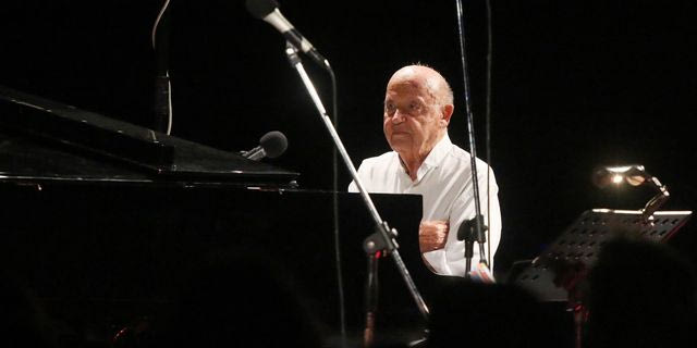 Μίμης Πλέσσας: Οι καλλιτέχνες αποχαιρετούν τον σπουδαίο μαέστρο