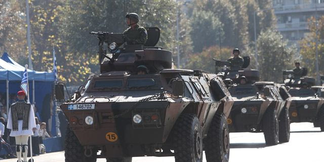 LIVE ΕΙΚΟΝΑ: Η μεγάλη στρατιωτική παρέλαση για την 28η Οκτωβρίου