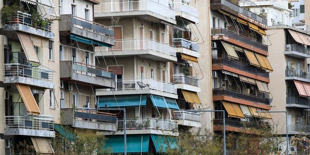 Θεσσαλονίκη: Διασωληνωμένος ο 14χρονος που έπεσε από ταράτσα πολυκατοικίας
