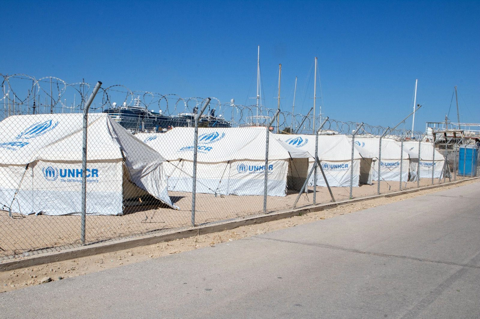 Ο Δήμος δημιούργησε χώρο φιλοξενίας προσφύγων και μεταναστών στο λιμάνι της Ρόδου