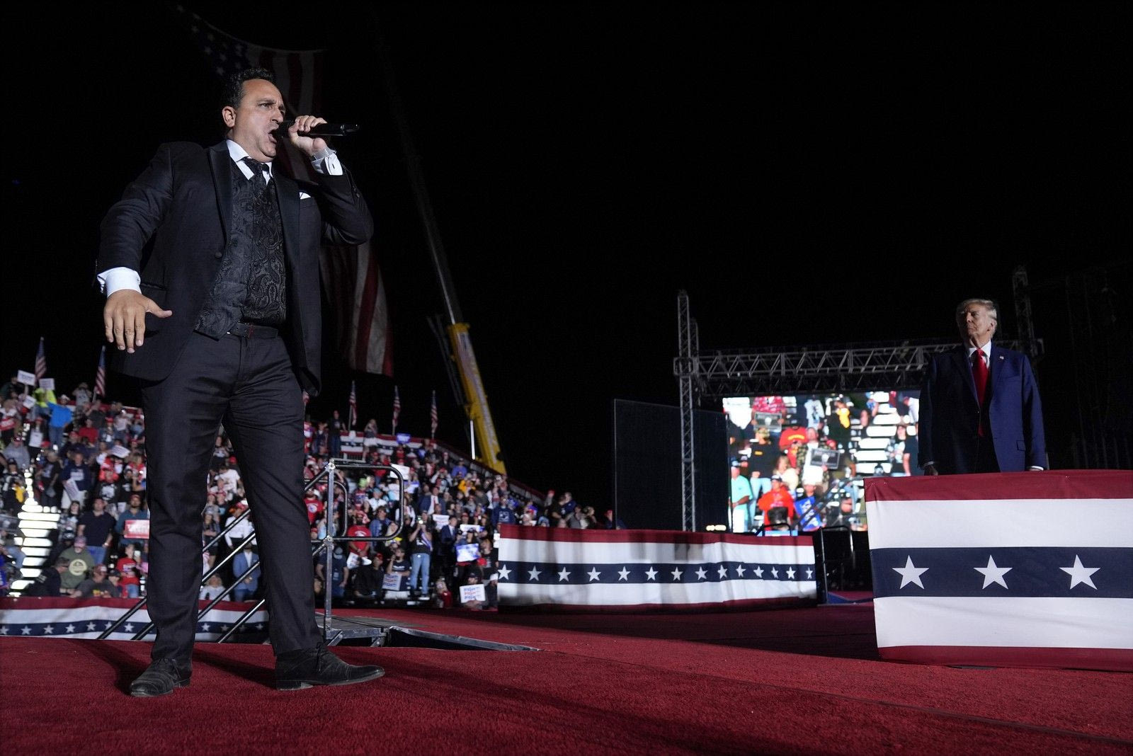 O Ντόναλντ Τραμπ με τον τενόρο Christopher Macchio