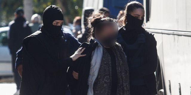 Αμπελόκηποι: Στα δικαστήρια υπό δρακόντεια μέτρα ασφαλείας η 30χρονη