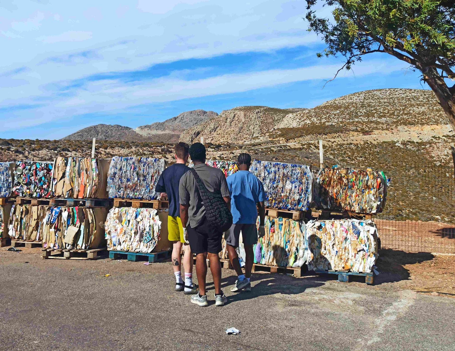 Επίσκεψη των POoR Collective στις εγκαταστάσεις διαχείρισης αποβλήτων Just Go Zero της Polygreen, φωτογραφία: Βάσια Μαγουλά, ©PCAI