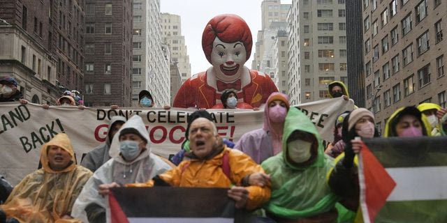 Διαμαρτυρία υπέρ της Παλαιστίνης στην Macy's Thanksgiving Parade