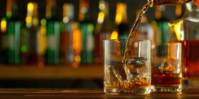 Θεσσαλονίκη: Σφραγίστηκε το κλαμπ που σέρβιρε αλκοόλ σε ανήλικους