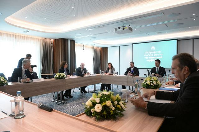 Σύνθημα “φουλ αντιπολίτευσης” αλλά με προτάσεις, από τον Ανδρουλάκη