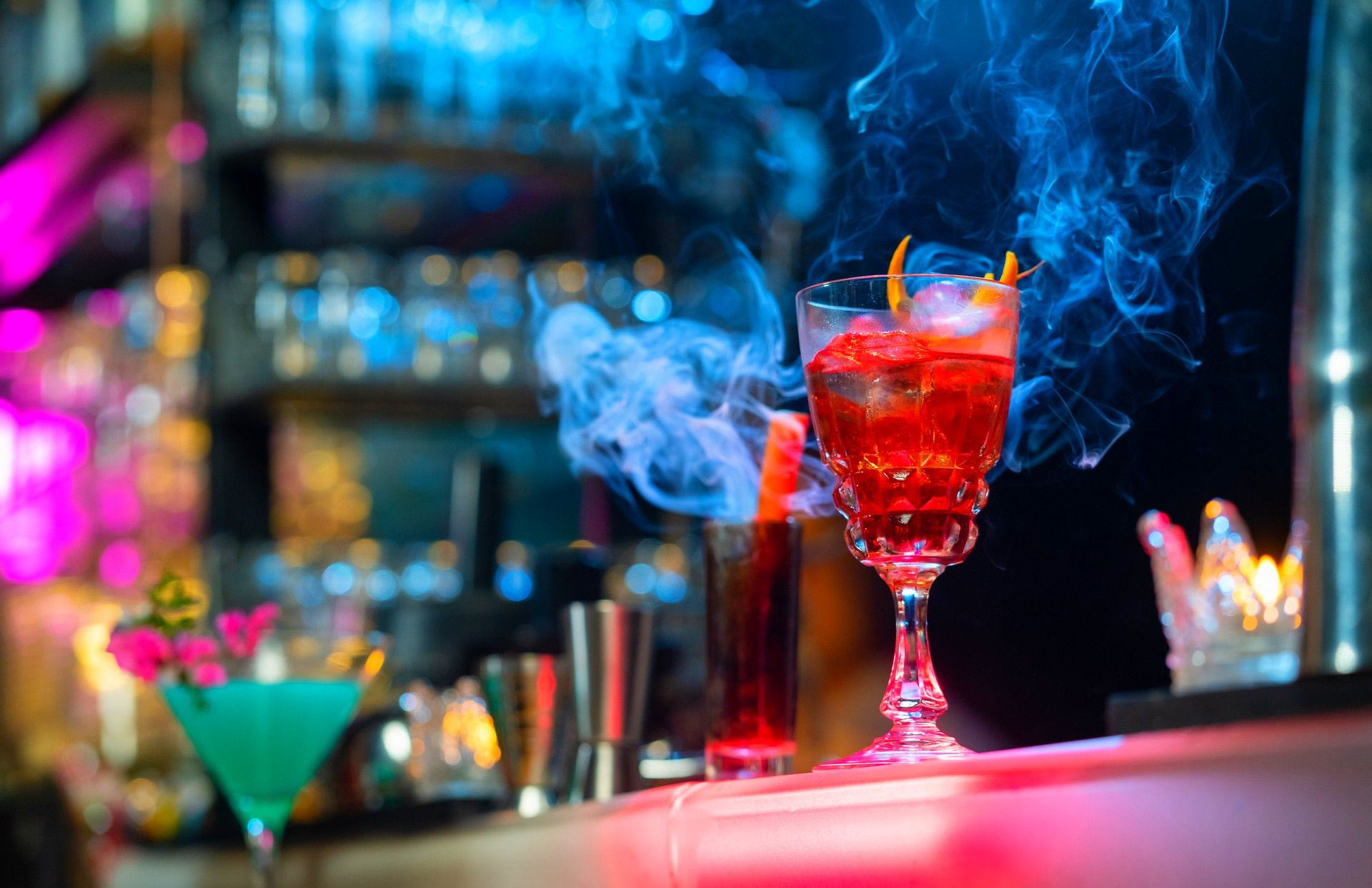 ‌Τα μπαρ της Αθήνας που σερβίρουν ζεστά κοκτέιλ