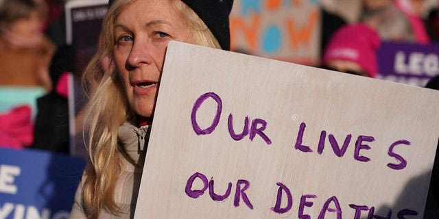 Το δικαίωμα στην ευθανασία εξαπλώνεται παγκοσμίως – Πώς διαφέρουν οι νόμοι ανά χώρα