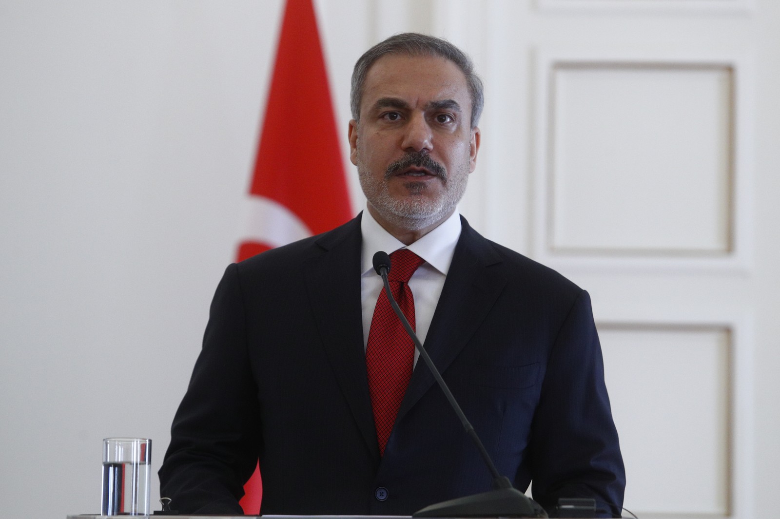 Φιντάν σε ΗΠΑ: “Πιέστε το Ισραήλ”