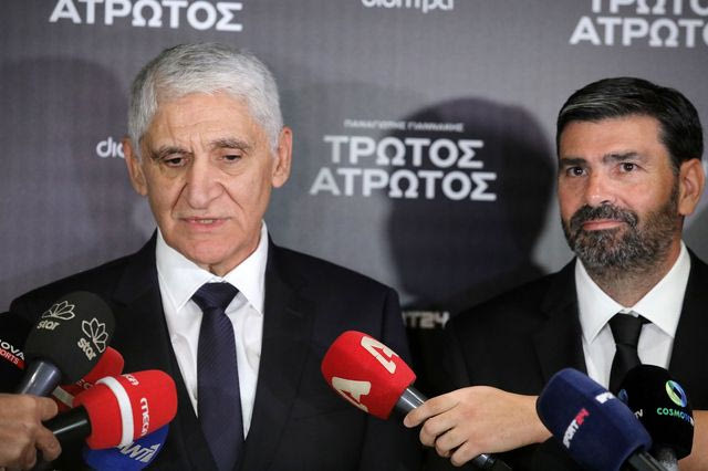 Παναγιώτης Γιαννάκης και Παντελής Βλαχόπουλος στην παρουσίαση του βιβλίου "Τρωτός Άτρωτος"