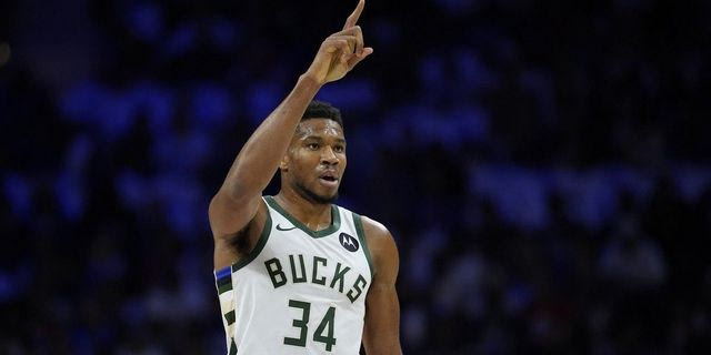 Γιάννης Αντετοκούνμπο για το buzzer-beater του στην Ιντιάνα: “Μπορείς να ζήσεις αν αστοχήσεις, δεν μπορείς να ζήσεις εάν δεν σουτάρεις”