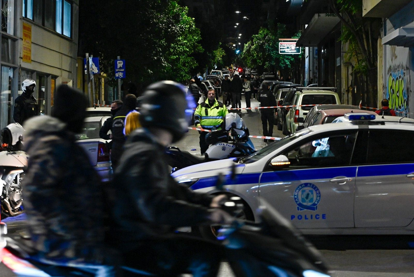 Γλυφάδα: Νεκρός άνδρας στη μέση του δρόμου από σφαίρες στο κεφάλι