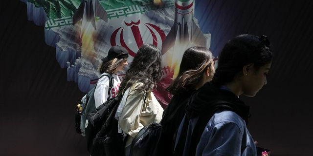 Γυναίκες χωρίς χιτζάμπ στο Ιράν