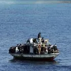 Πλοιάριο με μετανάστες - Φωτογραφία αρχείου