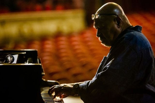 Οι Jazz Masters επιστρέφουν στο Θέατρο Παλλάς με έναν πραγματικό θρύλο