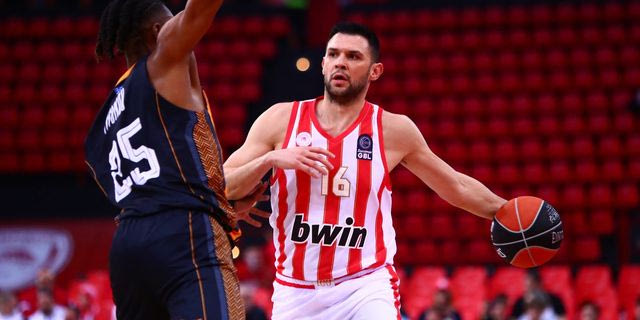 Κώστας Παπανικολάου