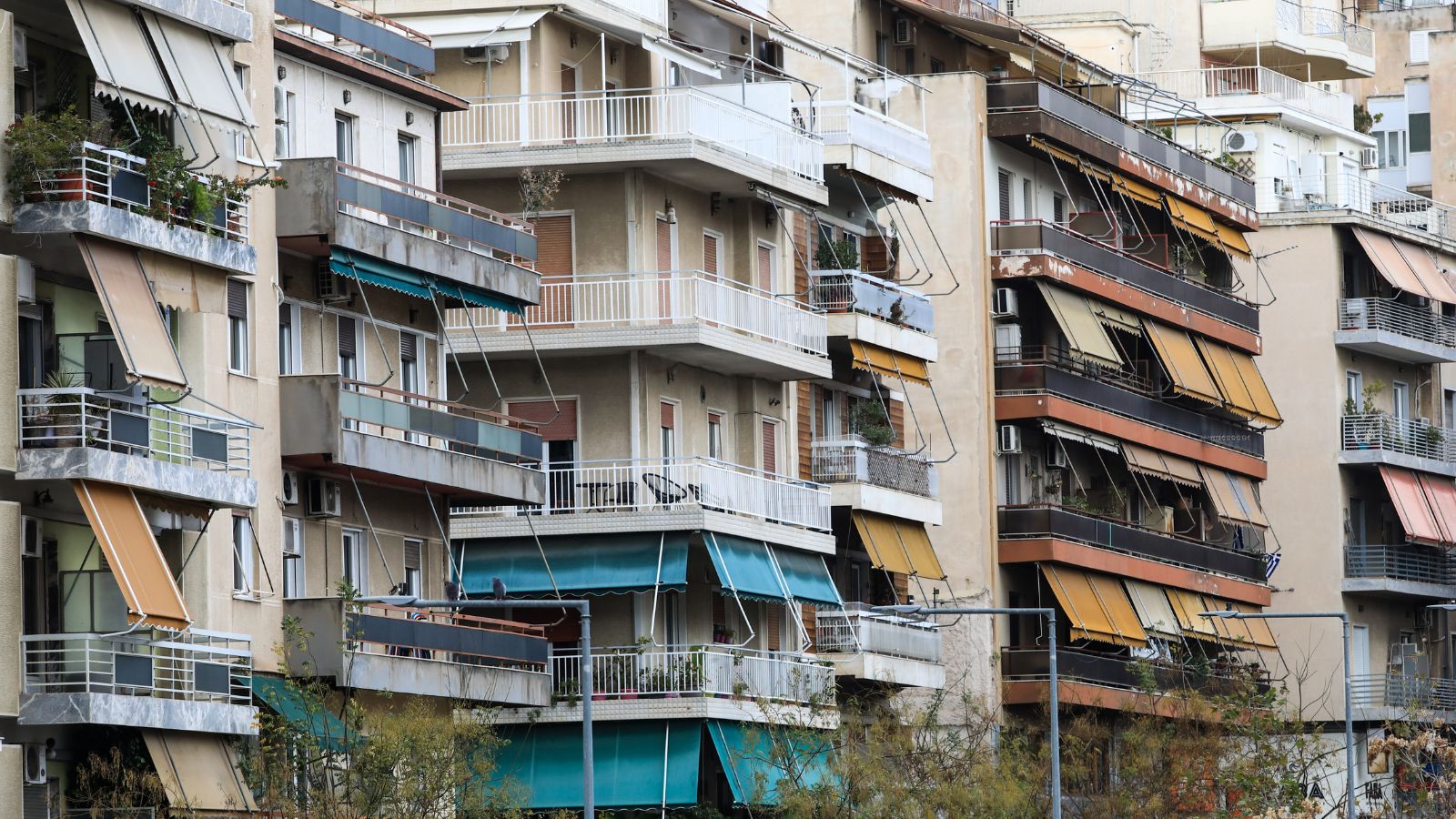 Aνοίγει η αυλαία των πλειστηριασμών από την εφορία – 56 ακίνητα στο σφυρί